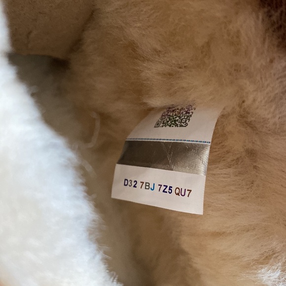 NWT Ultra Mini Chestnut Uggs - Picture 3 of 9